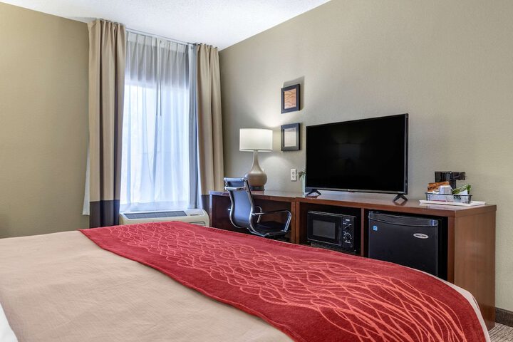 1 King Bed (3 of 13)