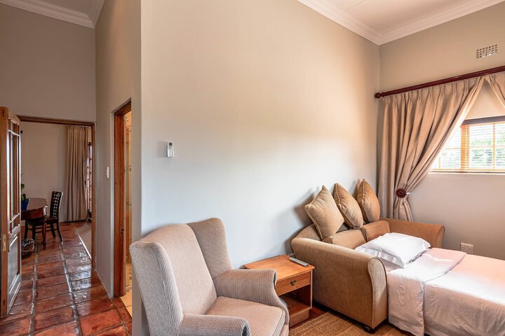 Room 3 of 100