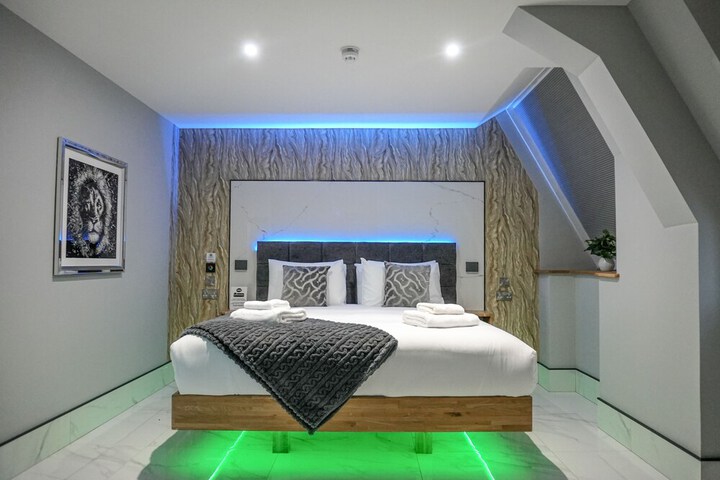 Room 12 of 134