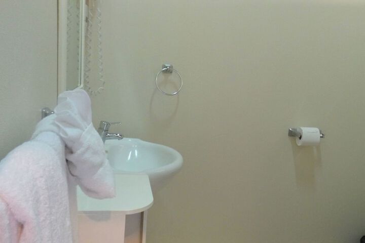 Room 32 of 48