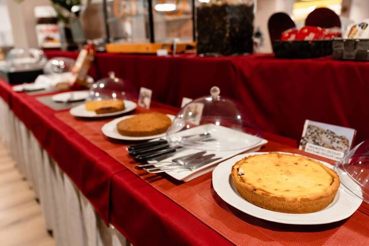 Dining 42 of 70