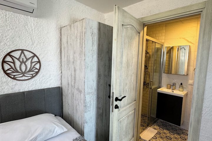 Room 7 of 45