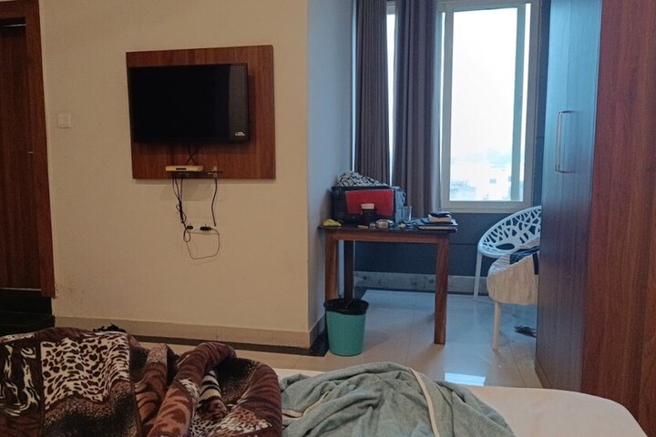 Room 7 of 16