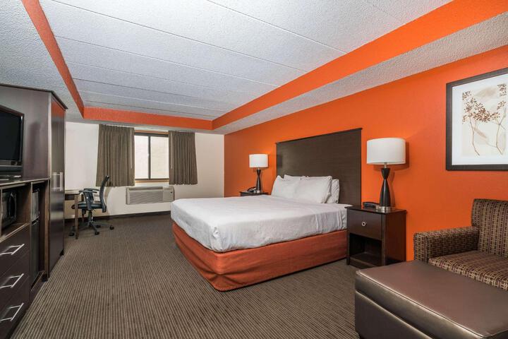 1 King Bed (15 of 16)