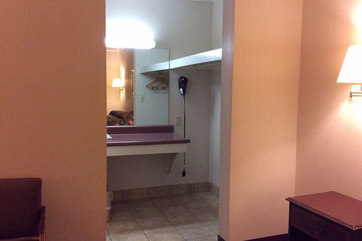 Room 13 of 20