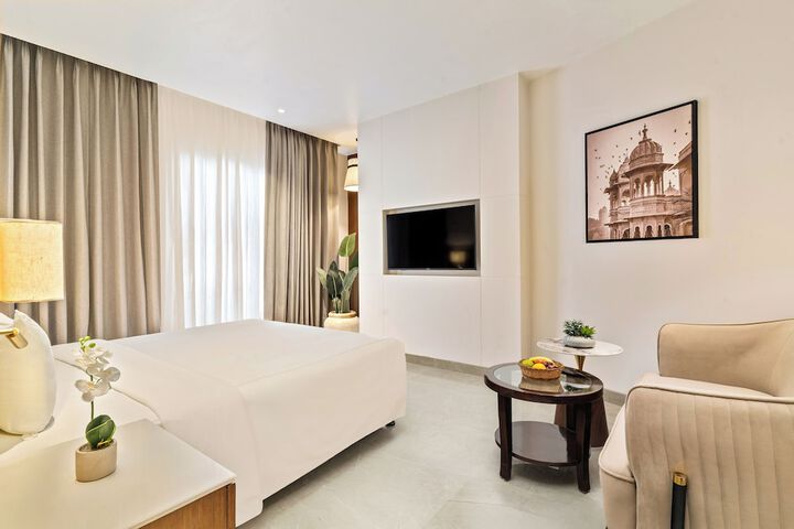 Room 9 of 25