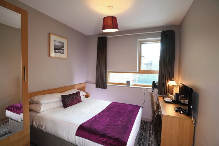 Room 9 of 38