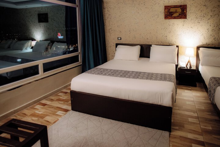 Room 32 of 84