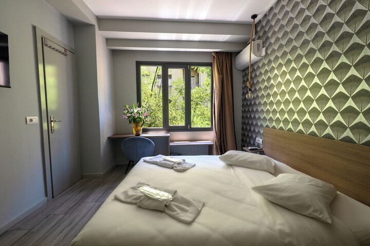 Room 49 of 200