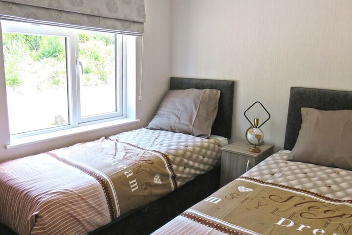 Room 10 of 107