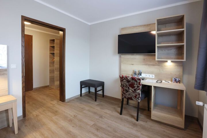 Room 19 of 37