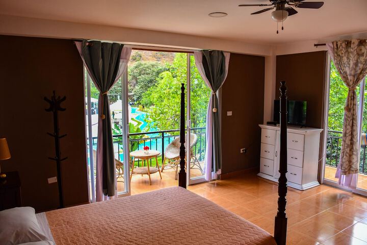 Room 15 of 53