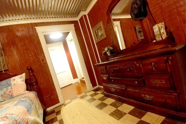 Room 40 of 101