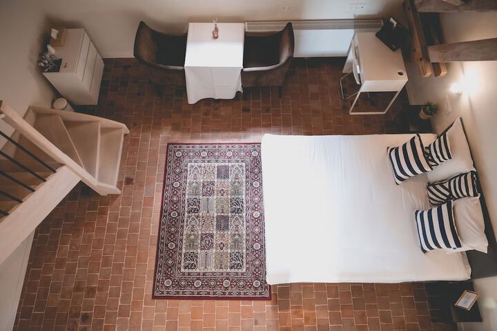 Room 4 of 48