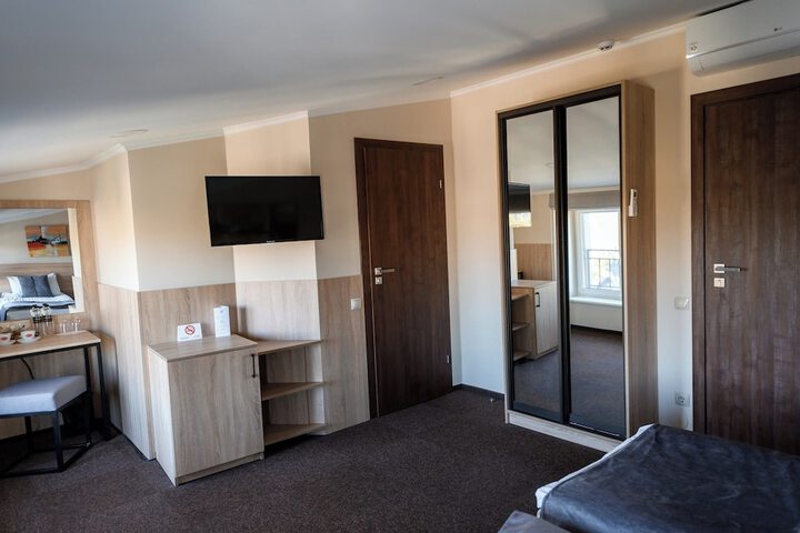 Room 42 of 65