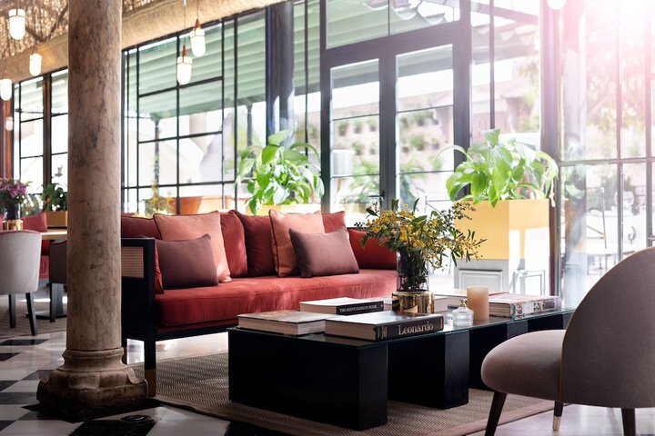 Entrance & Lobby