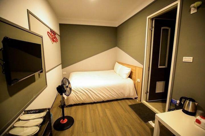 Room 13 of 24