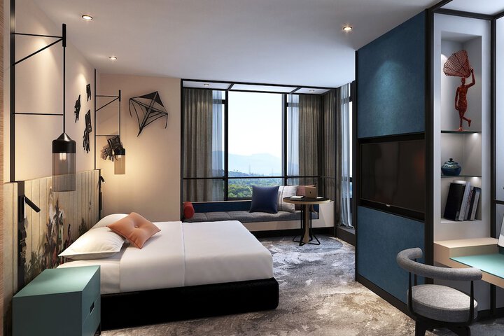 Room 32 of 95