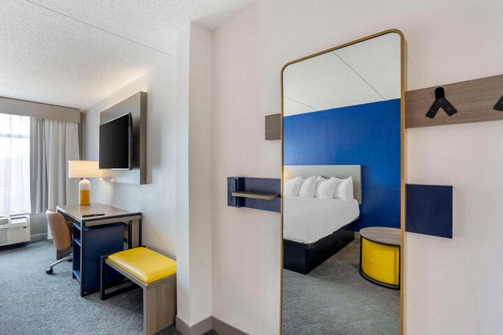 2 Queen Beds (9 of 10)