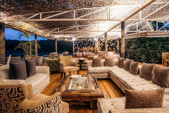 Lounge 12 of 19