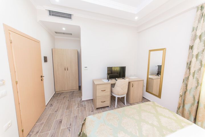 Room 14 of 48