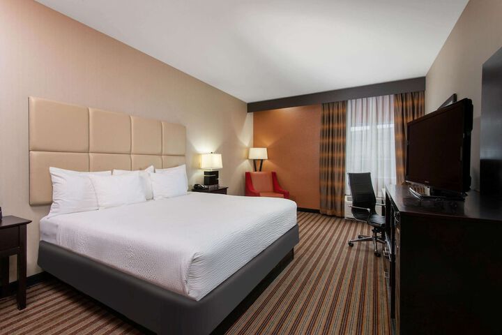 1 King Bed Executive Room (8 of 20)