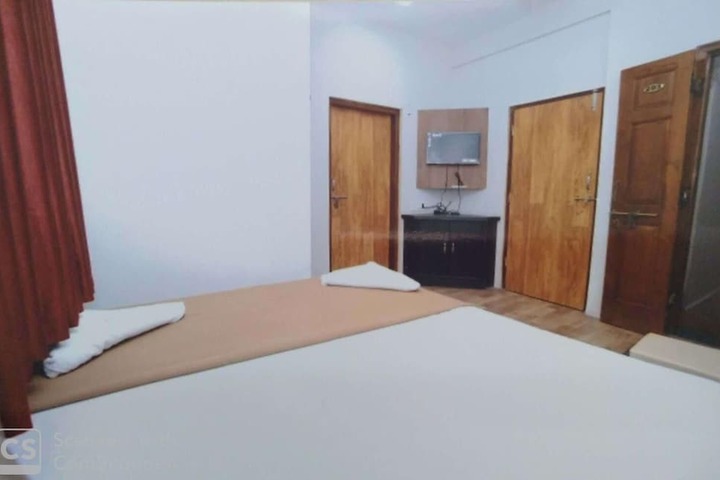Room 4 of 32