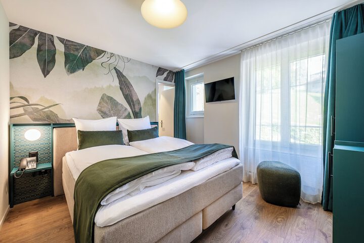 Room 9 of 30
