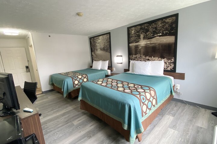 2 Queen Beds (7 of 13)
