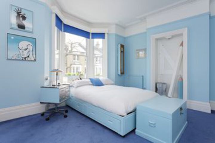 Room 9 of 33