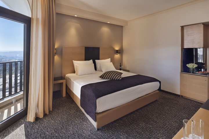 Room 4 of 60
