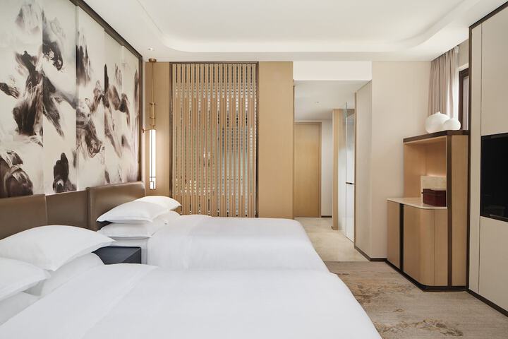 Room 10 of 73