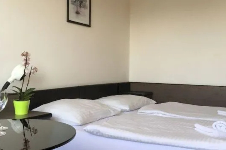Room 4 of 15