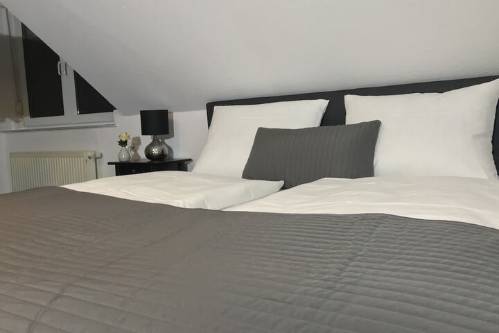 Room 7 of 33