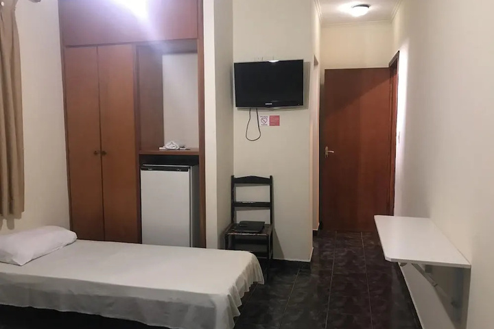 Room 7 of 19