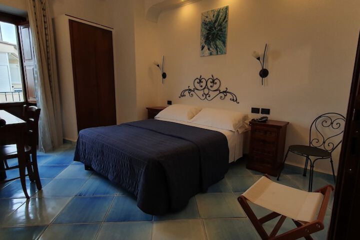 Room 10 of 38