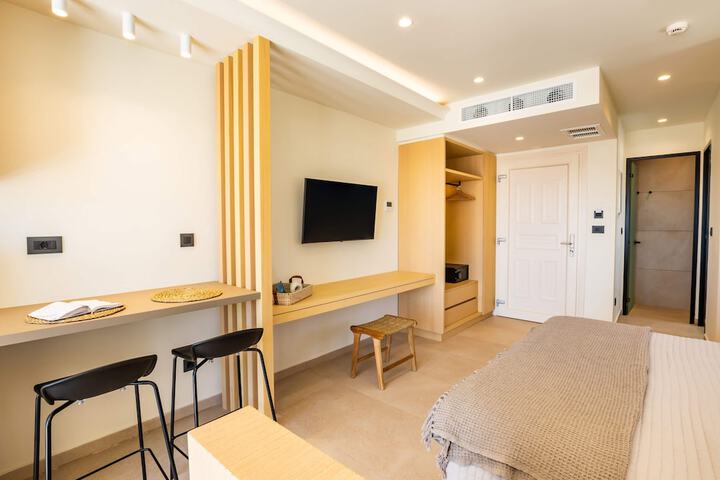 Room 28 of 43