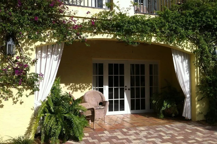 Image of Casa Bronce