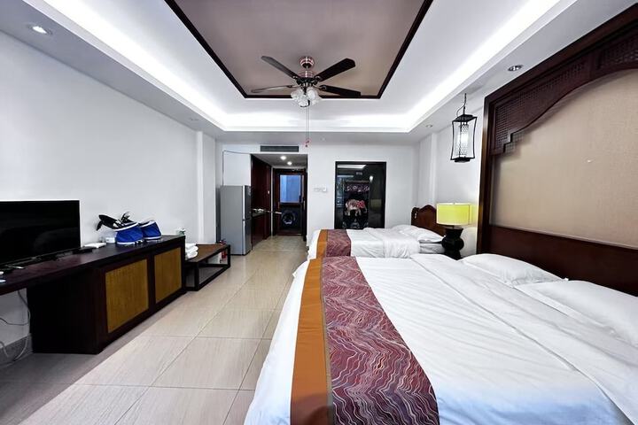 Room 34 of 178