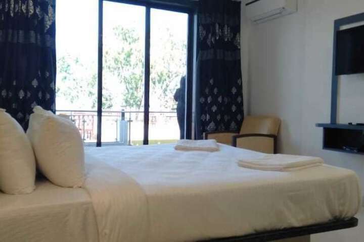 Room 25 of 187