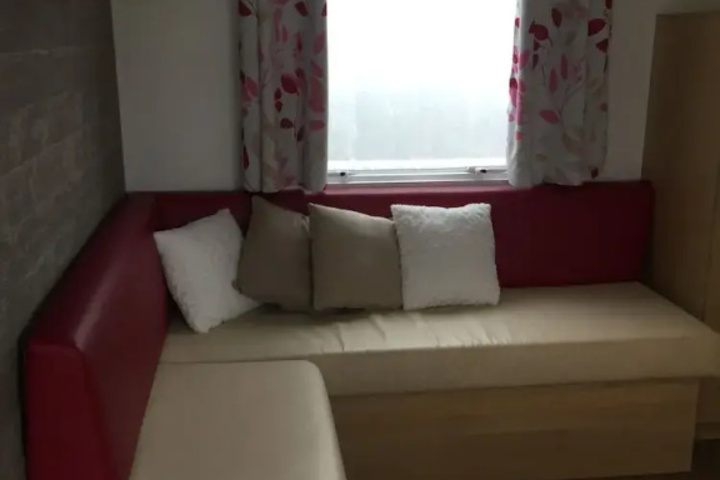 Room 6 of 16