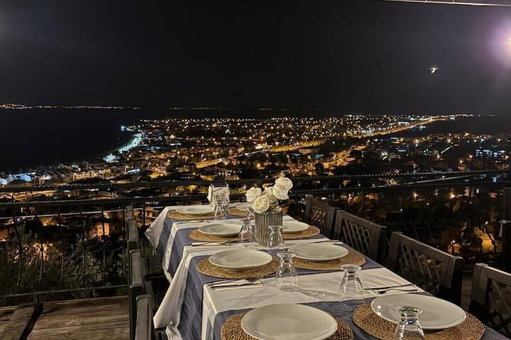 Dining 12 of 19