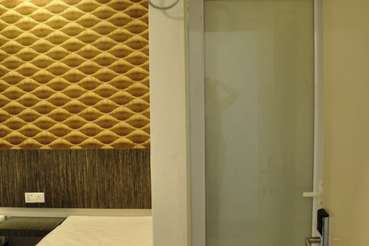 Room 9 of 27