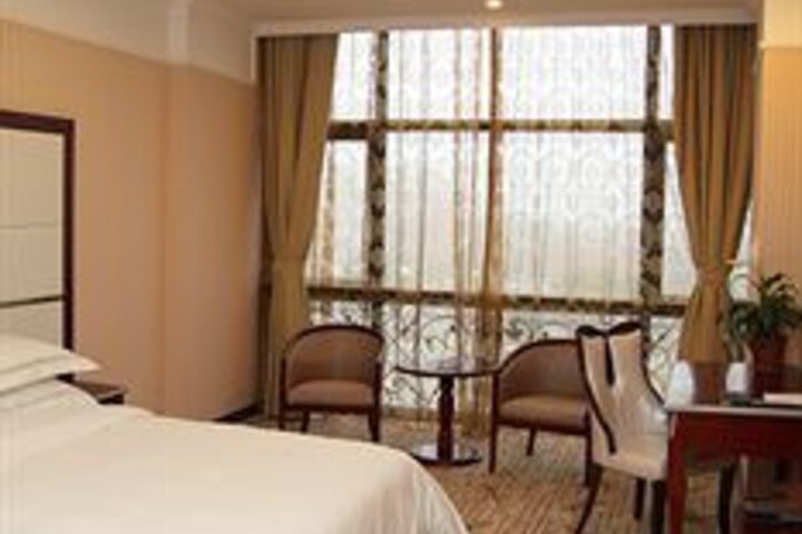 Room 10 of 19
