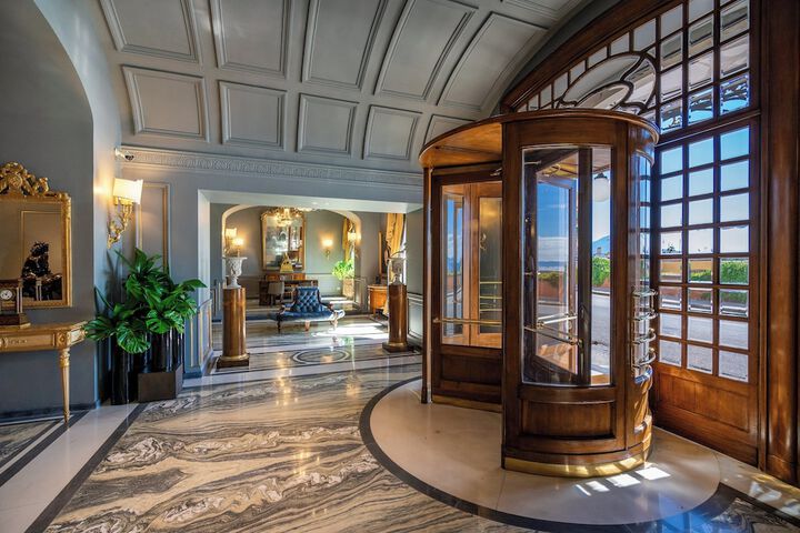 Entrance & Lobby