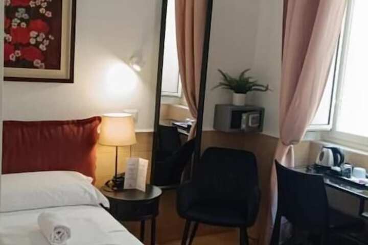 Room 17 of 34