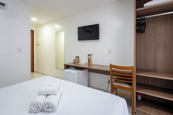 Room 6 of 37