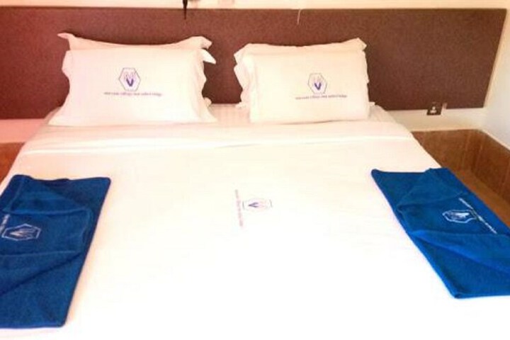 Room 10 of 27