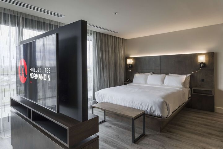 Room 28 of 104