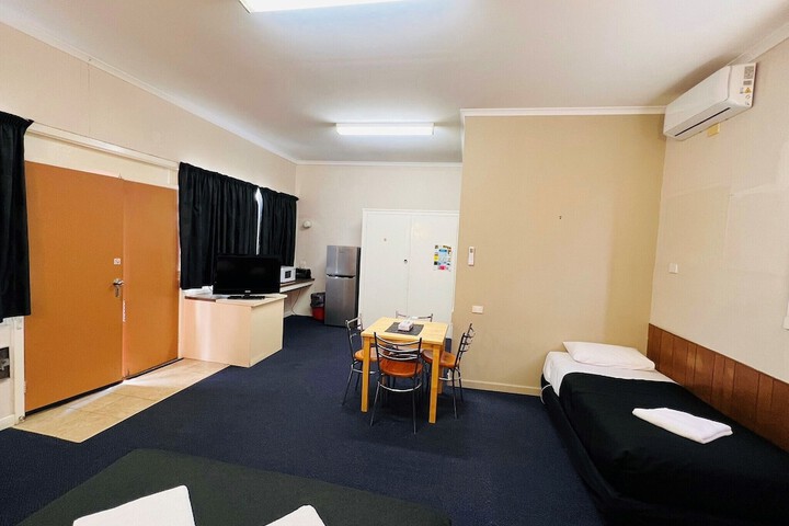 Room 6 of 19